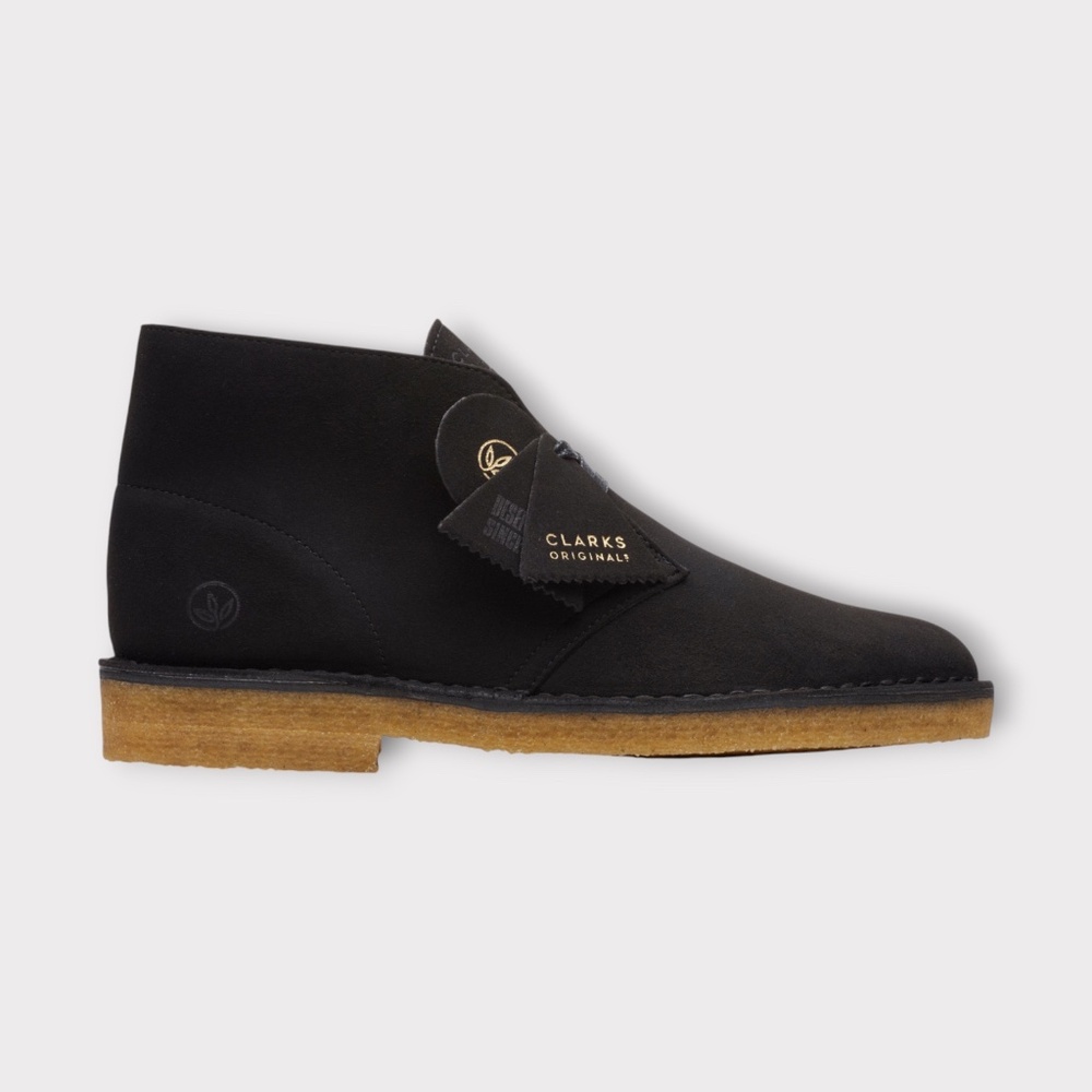 Mens Clarks Desert Boot in Black Suede. 261 62582